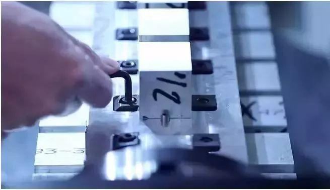 【新手必看】3軸、3+2軸、5軸加工的區(qū)別是什么？(圖14)